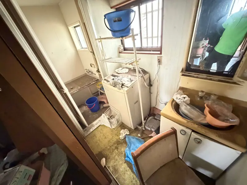 加古川市・戸建て5DKの洗面所と洗濯機まわりの現場写真(作業前後の記載なし)