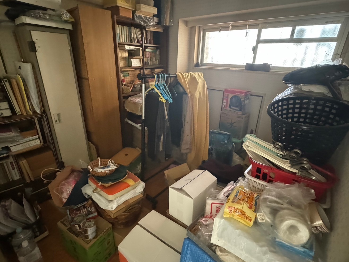 茨木市作業事例依頼者様の実際の現場写真Before画像1収納部屋
