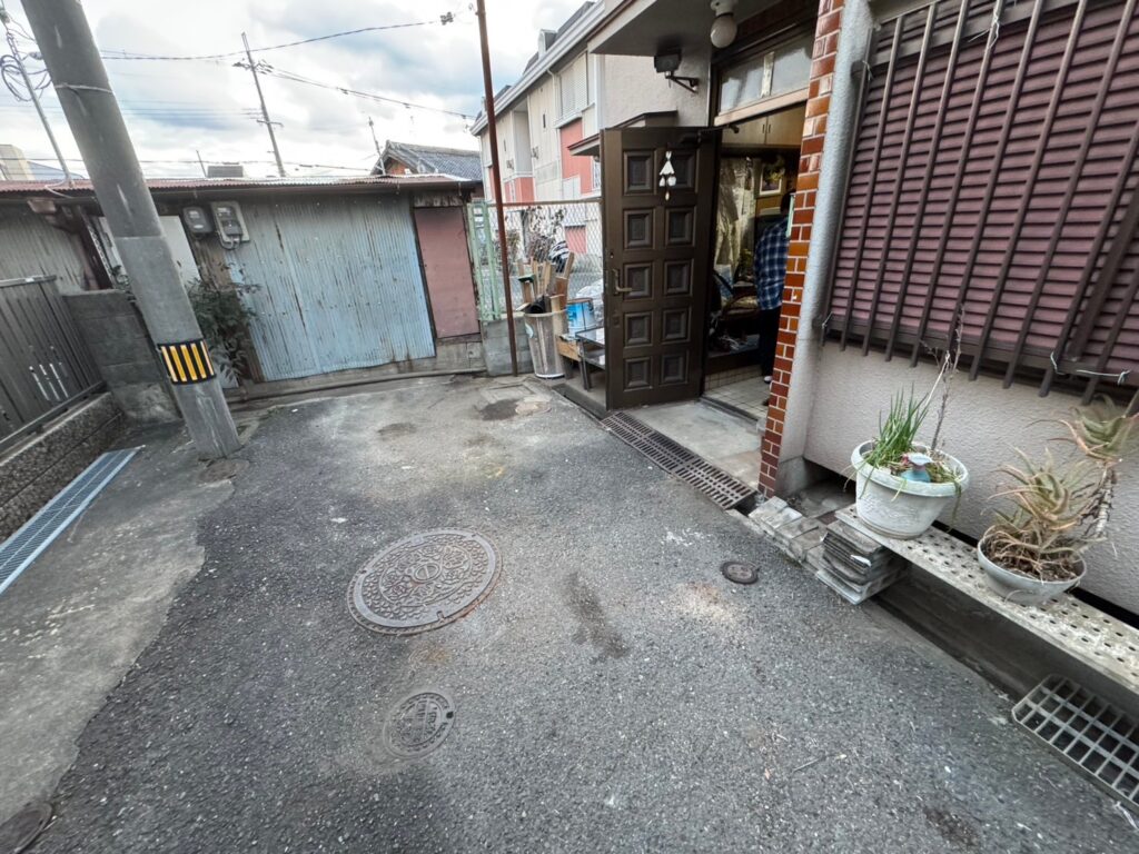 大東市作業事例依頼者様の実際の現場写真After画像1家周り