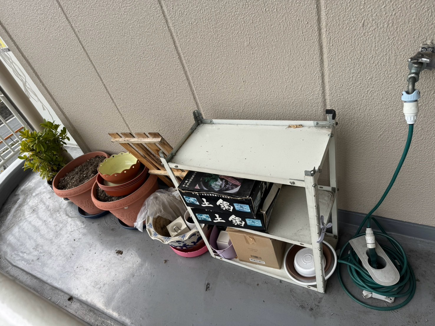 交野市作業事例依頼者様の実際の現場写真Before画像3ベランダ