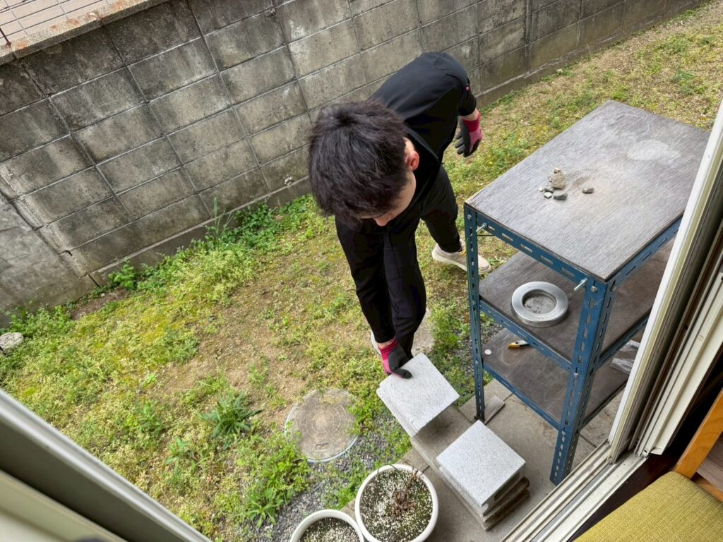 庭の仕分け作業の風景