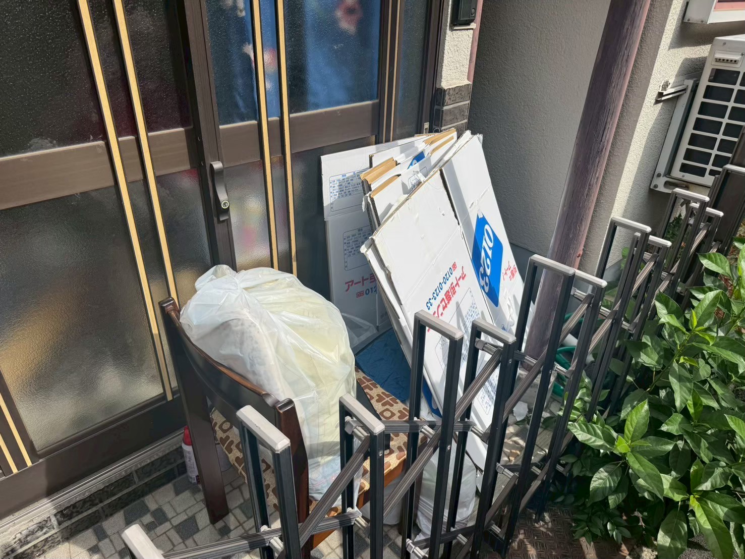 岸和田市作業事例依頼者様の実際の現場写真Before画像2家周り