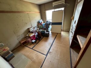東大阪市の不用品回収事例|団地4部屋を1日で回収|費用15万円|2tトラック3台15万円|費用を抑えたい不用品回収