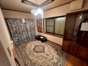 松原市の遺品整理 事例|一戸建て住宅4LDKを半日で整理|費用8万円・買取1万円|残すものは張り紙を貼っている・作業終了後に簡易清掃する遺品整理