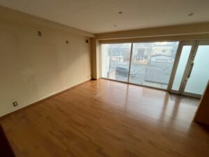 箕面市の遺品整理 事例|一戸建て住宅6LDKを3日で整理|費用40万円・買取13万円|エレベーター設備・大量の植物を処分する遺品整理