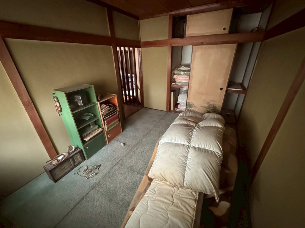 和泉市作業事例依頼者様の実際の現場写真Before画像2寝室