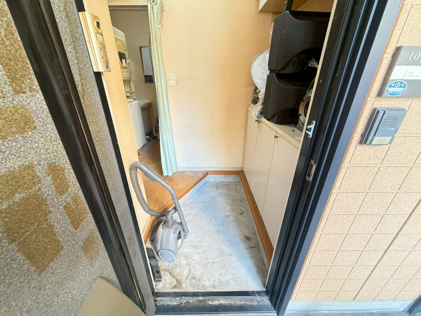 八尾市作業事例依頼者様の実際の現場写真Before画像1玄関