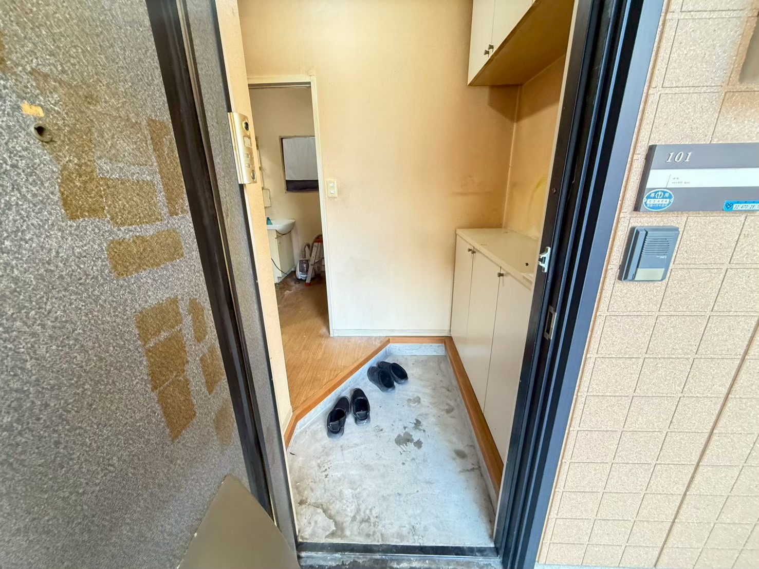 八尾市作業事例依頼者様の実際の現場写真After画像1玄関