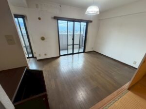 東大阪市の不用品回収事例|引越し前のマンション3LDKで配送・回収・清掃まで2日で完了|2tトラック2台・10万円