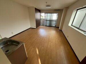 吹田市の退去前の不用品回収事例|1Rを軽トラ1台で回収|2名で2時間・費用3万円|簡易清掃まで対応