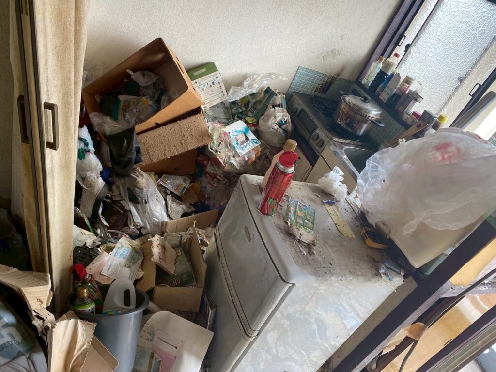 豊中市のゴミ屋敷清掃実際の現場写真Before2