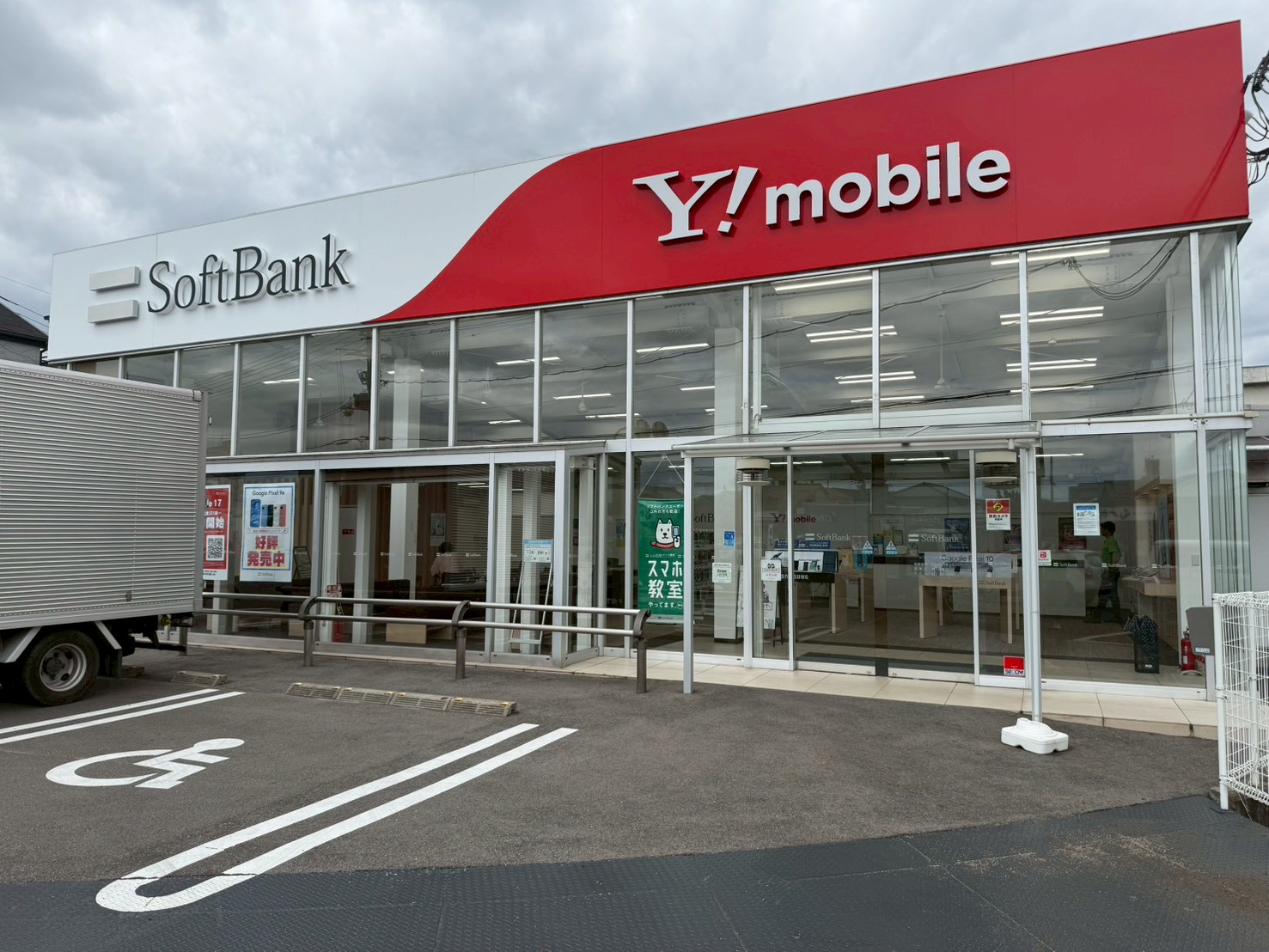 大阪ソフトバンク不用品回収現場作業写真4