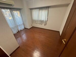 守口市の不用品回収事例|マンション3部屋をまとめて回収|3名5時間で対応|2tトラック2台|費用135,000円