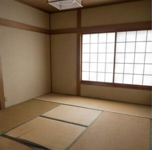 東大阪市の遺品整理事例|数年放置した実家の一戸建て4DKを3名1日で完了|売却前の片付け|費用21万円