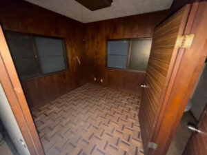 加古川市の遺品整理事例|6部屋ある一戸建ての家財をタンス・冷蔵庫ごと3名・2日で整理|買取20,000円・210,000円