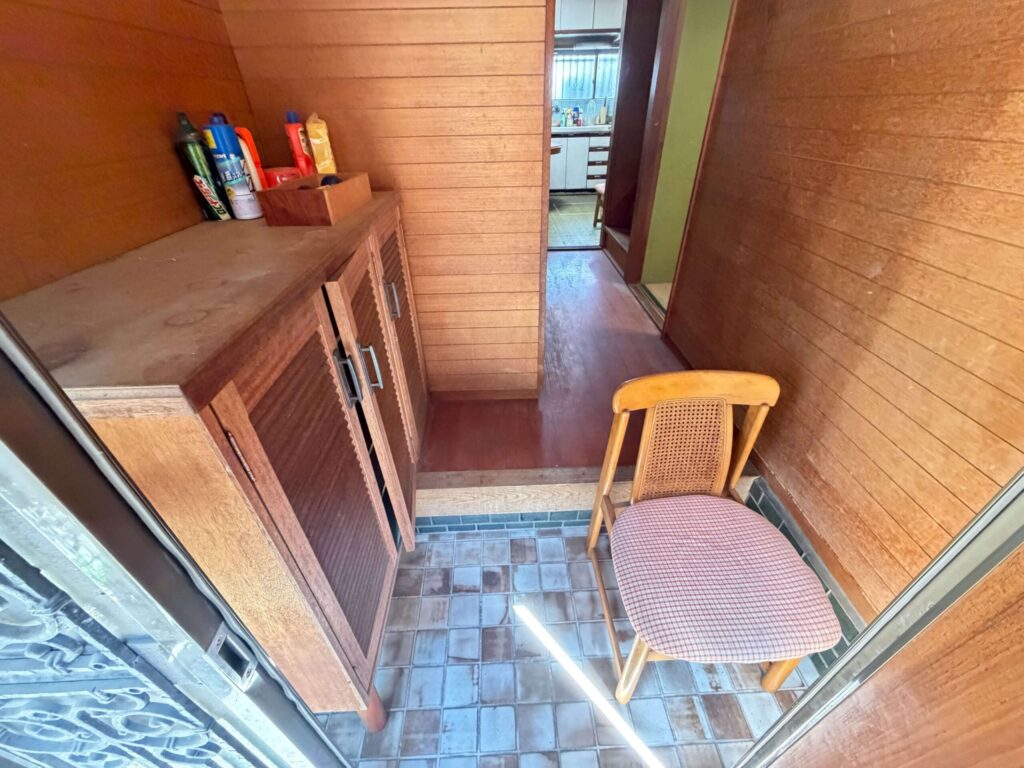 高石市作業事例実際の現場写真Before画像2玄関