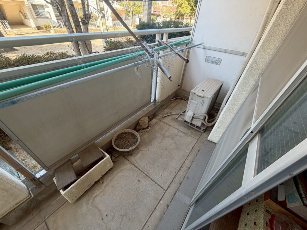 岸和田市作業事例実際の現場写真Before画像4ベランダ