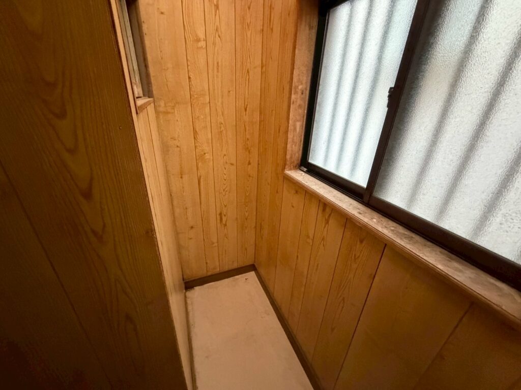 寝屋川市作業事例実際の現場写真Before画像2部屋の一角