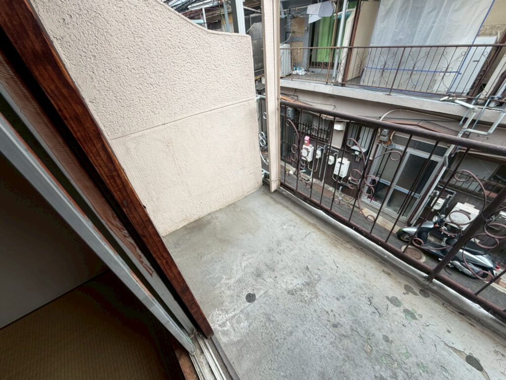 寝屋川市作業事例実際の現場写真Before画像3ベランダ