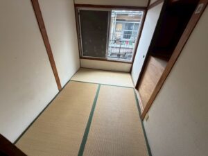 寝屋川市の残置物撤去事例|外国人入居者が帰国後に残した一軒家3DKの家財を1時間で撤去|44,000円