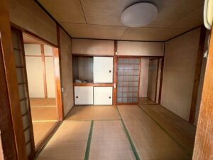 堺市の遺品整理事例|一戸建て3LDKをタンス・冷蔵庫・家財ごと5名・1日で整理|買取20,000円・費用180,000円