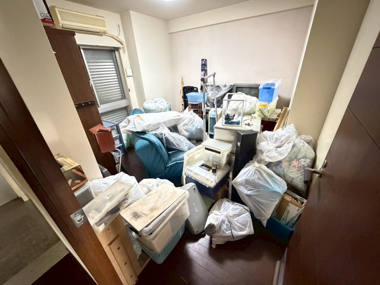 摂津市作業事例実際の現場写真Before画像部屋