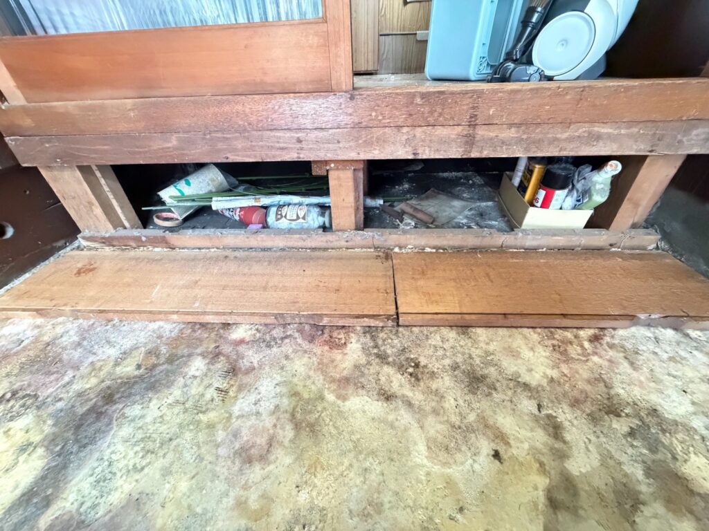 大阪市旭区作業事例実際の現場写真画像
床下収納1