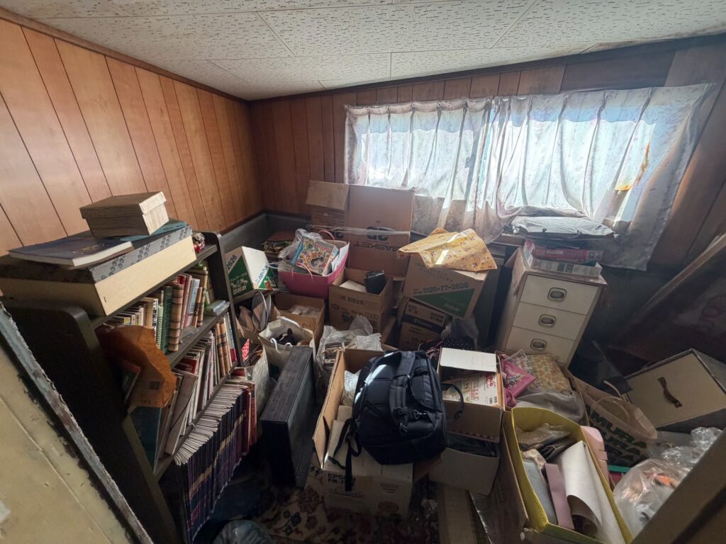 大阪市旭区作業事例実際の現場写真画像
Before物置部屋