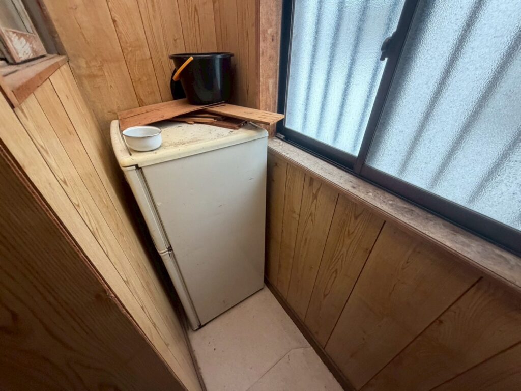 寝屋川市作業事例実際の現場写真Before画像2部屋の一角