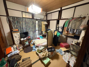 高石市の遺品整理事例|物が溢れた一軒家3DKを2日で整理|2tトラック5台・買取20,000円・費用290,000円