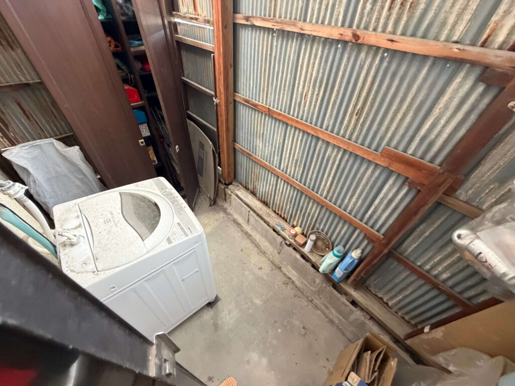 東大阪市 作業事例実際の現場写真Before3画像ベランダ