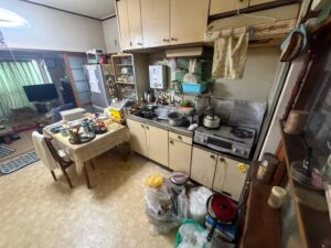 大阪市旭区の遺品整理事例|祖母が亡くなりマンション4DKを2日で整理|2tトラック5台・費用240,000円