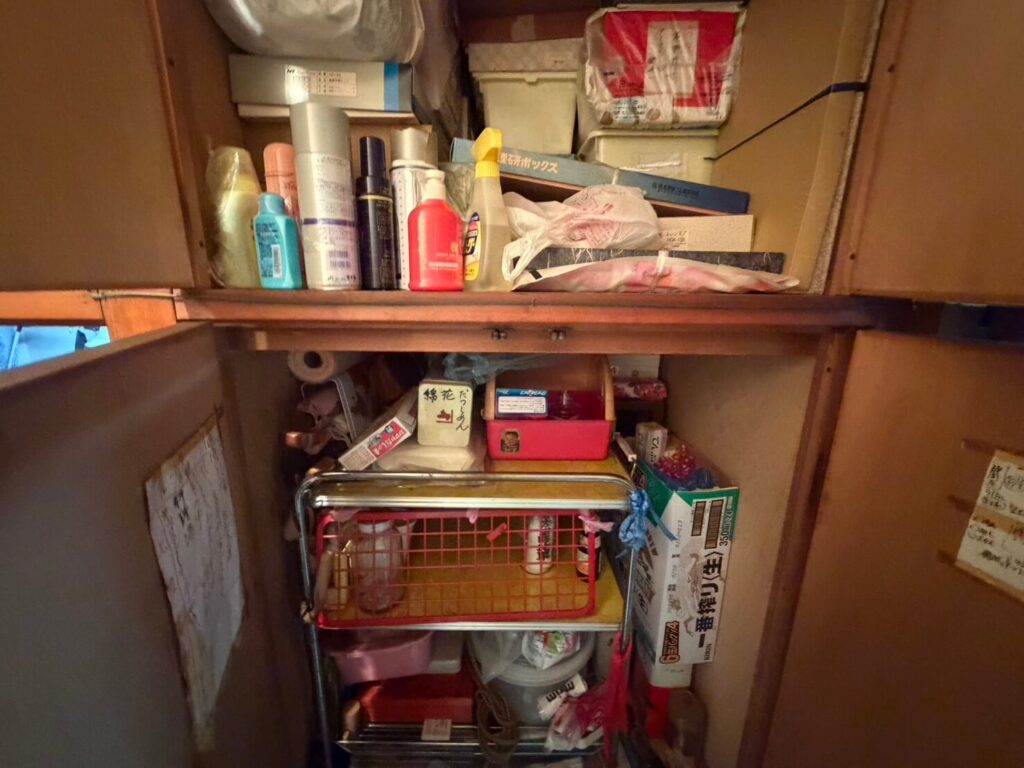 旭区作業事例実際の現場写真画像戸棚の中