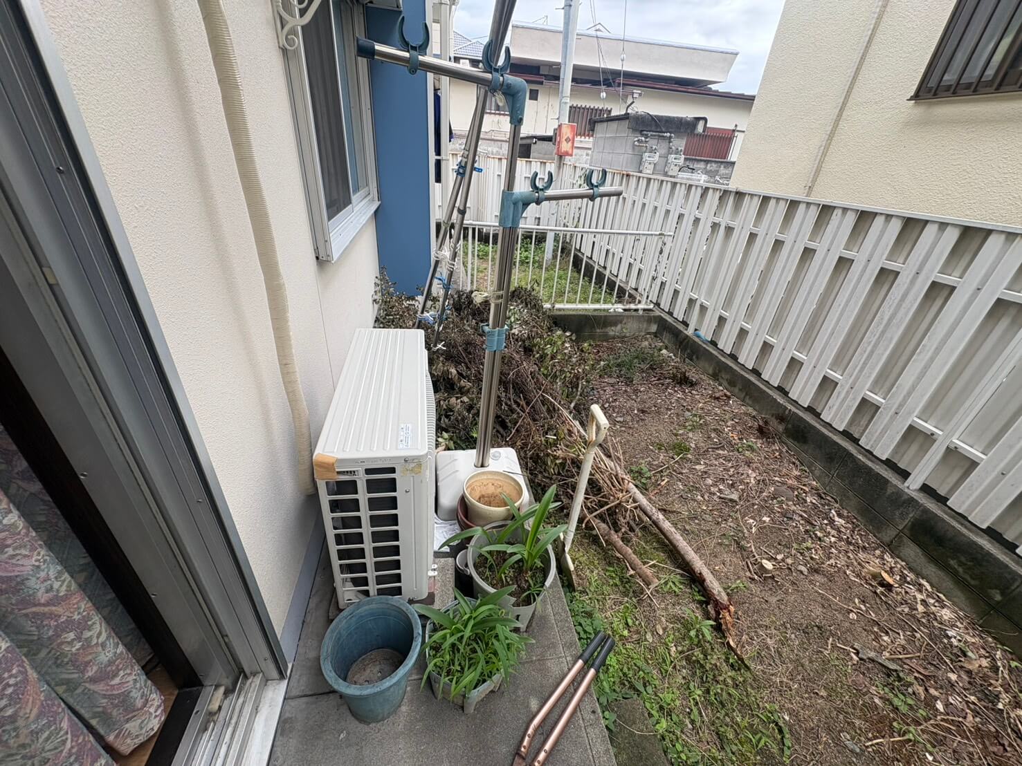 高槻市作業事例実際の現場写真Before2画像ベランダ