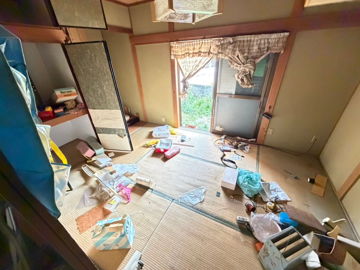 加古川市作業事例実際の現場写真Before3画像部屋